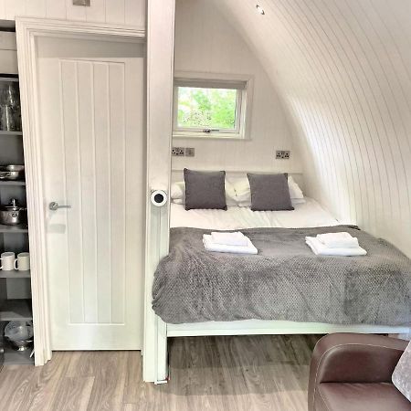 The Pod-Hot Tub-Woodland Lodges-St Clears-Carmarthen Bagian luar foto